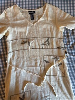 Linen Dress in Pale Yellow with Leaf Embroidery